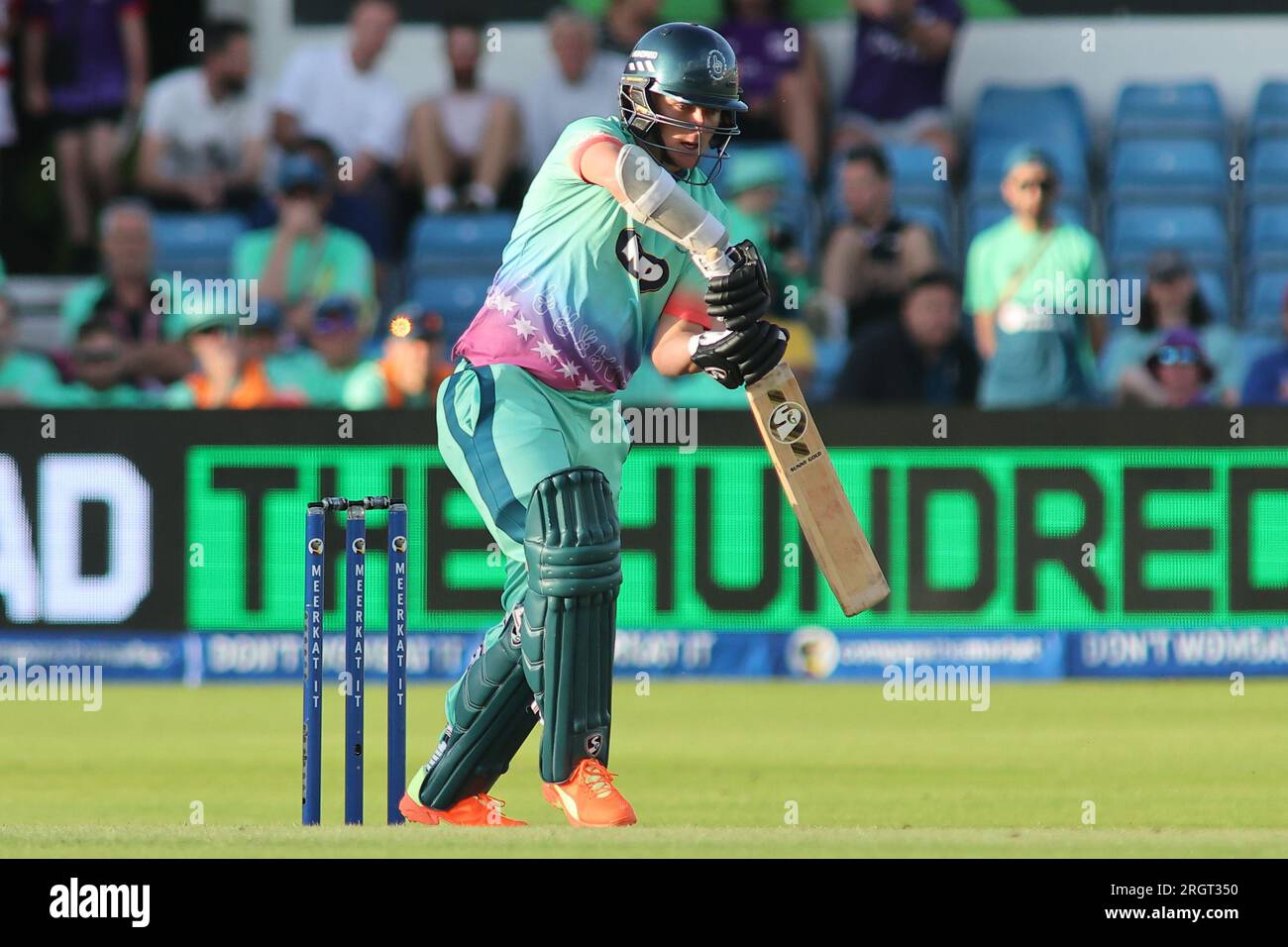 Clean Slate Headingley Stadium, Leeds, West Yorkshire, Großbritannien. 11. Aug. 2023. Northern Supercharger gegen Oval InvincibleÕs während des Hundert Double Header im Clean Slate Headingley Stadium. Samuel Matthew Curran von Oval InvincibleÕs Batting. Kredit: Touchlinepics/Alamy Live News Stockfoto