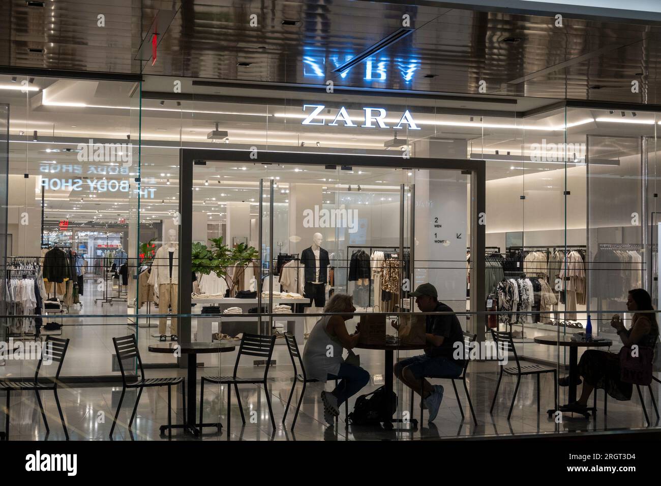 Im Hudson Yards Shopping Complex, New York City, 2023, USA Stockfoto