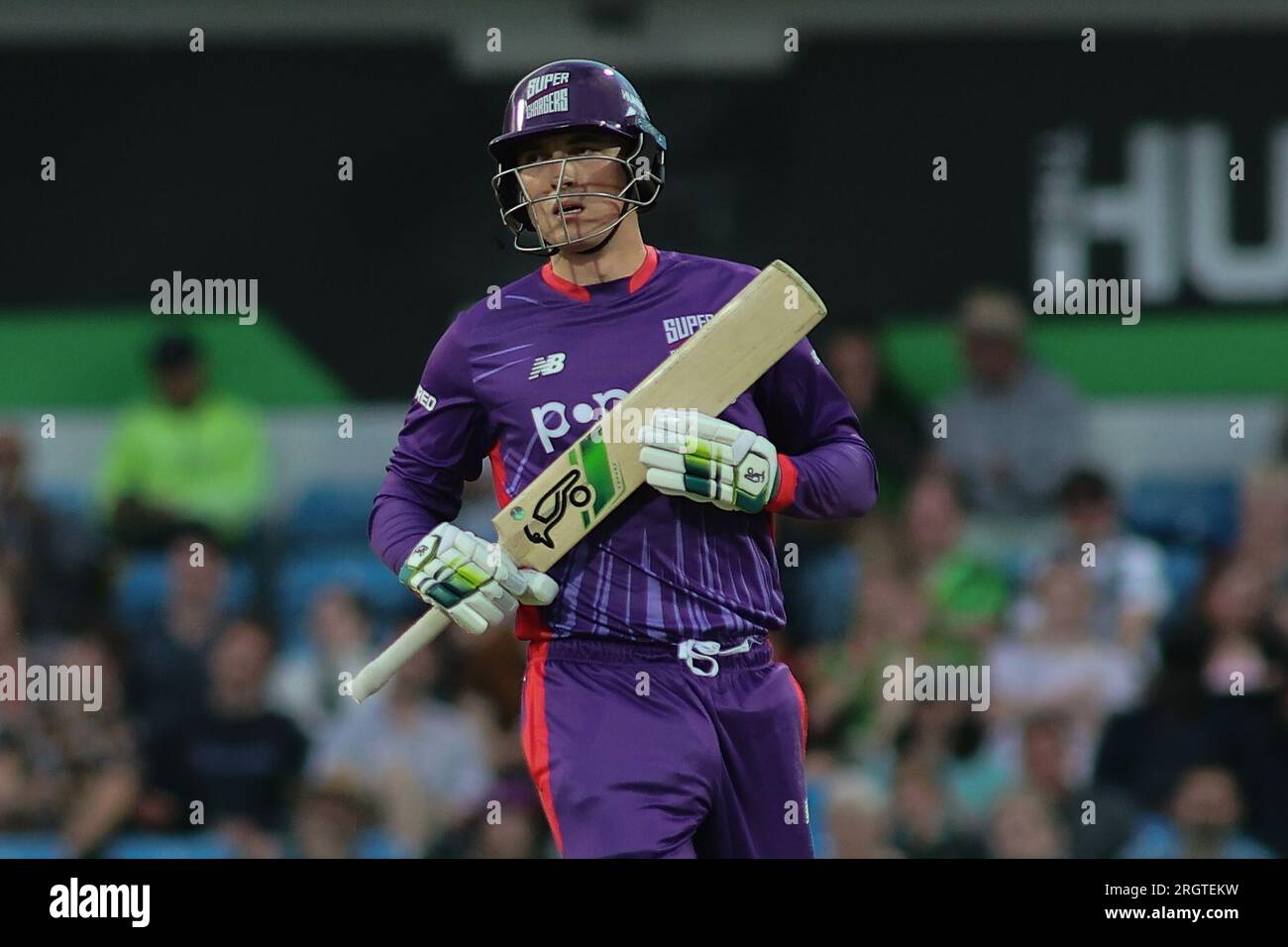 Clean Slate Headingley Stadium, Leeds, West Yorkshire, Großbritannien. 11. Aug. 2023. Northern Supercharger gegen Oval InvincibleÕs während des Hundert Double Header im Clean Slate Headingley Stadium. Tom Banton von Northern Superchargers Batting Credit: Touchlinepics/Alamy Live News Stockfoto
