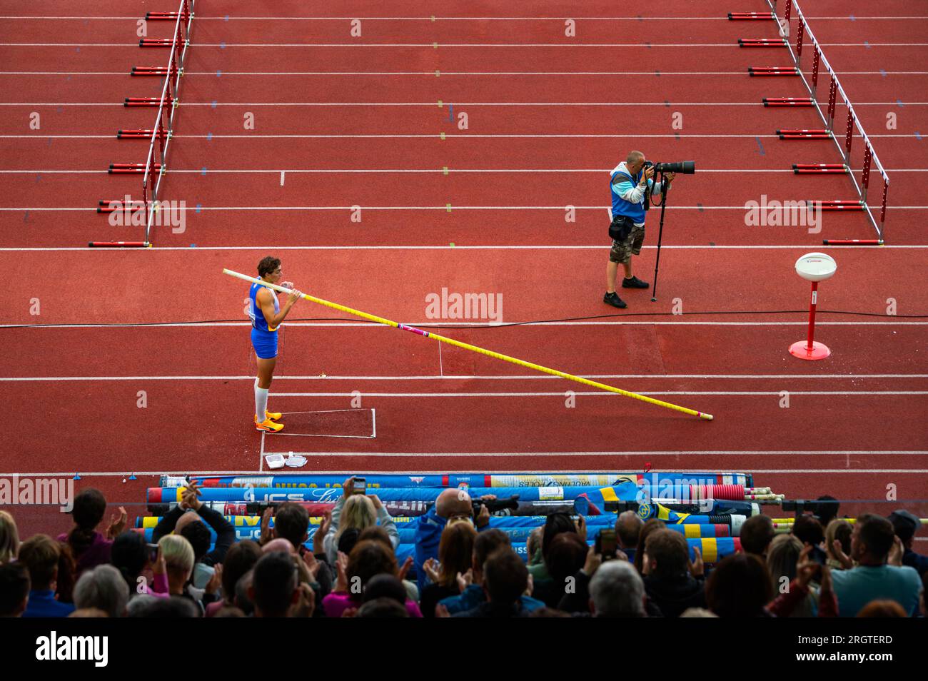 OSTRAVA, TSCHECHIEN, 27. JUNI 2023: Armand Mondo Duplantis tritt beim Pole Vault Event während des Track-and-Field-Meets für Welten in Budapest und Games in Stockfoto