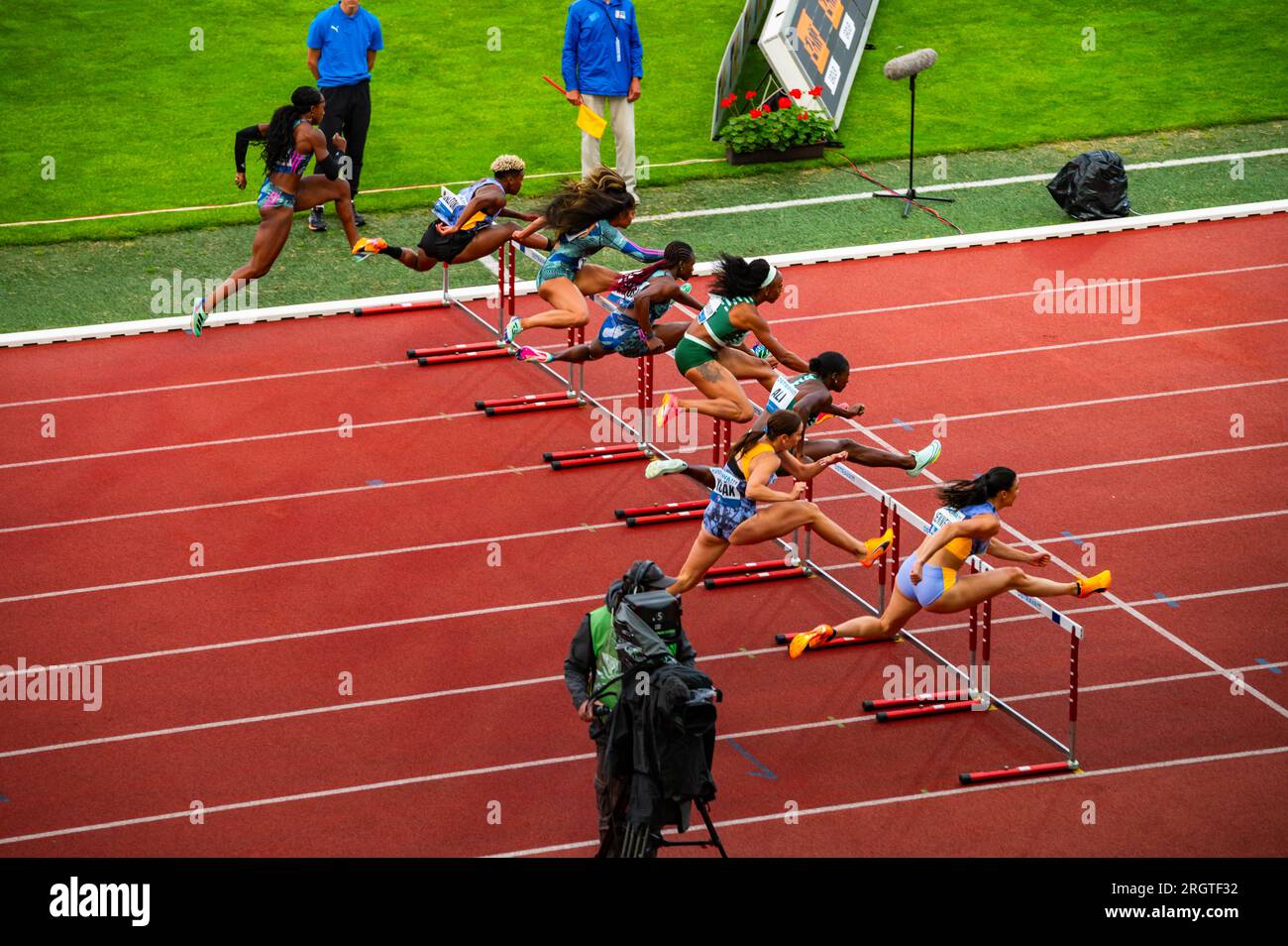 OSTRAVA, TSCHECHIEN, 27. JUNI 2023: Women Sprinters Excel in 100m Hurdles Race on Track and Field Platform for Worlds in Budapest und Summer olympic Game Stockfoto