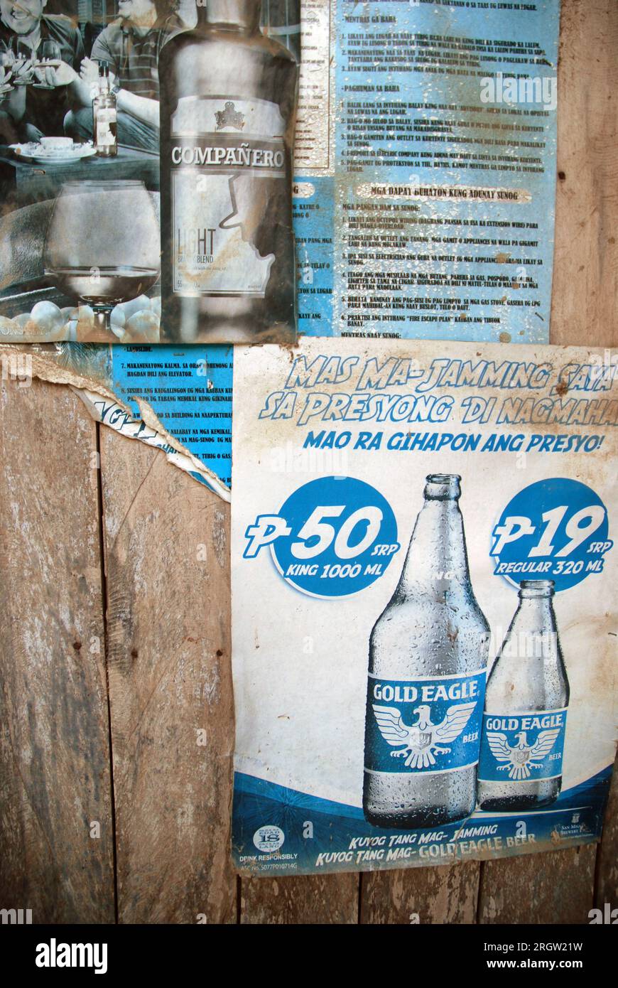 Verblasste Golden Eagle Bierwerbung, Kannan, Samal, Davao del Norte, Philippinen. Stockfoto