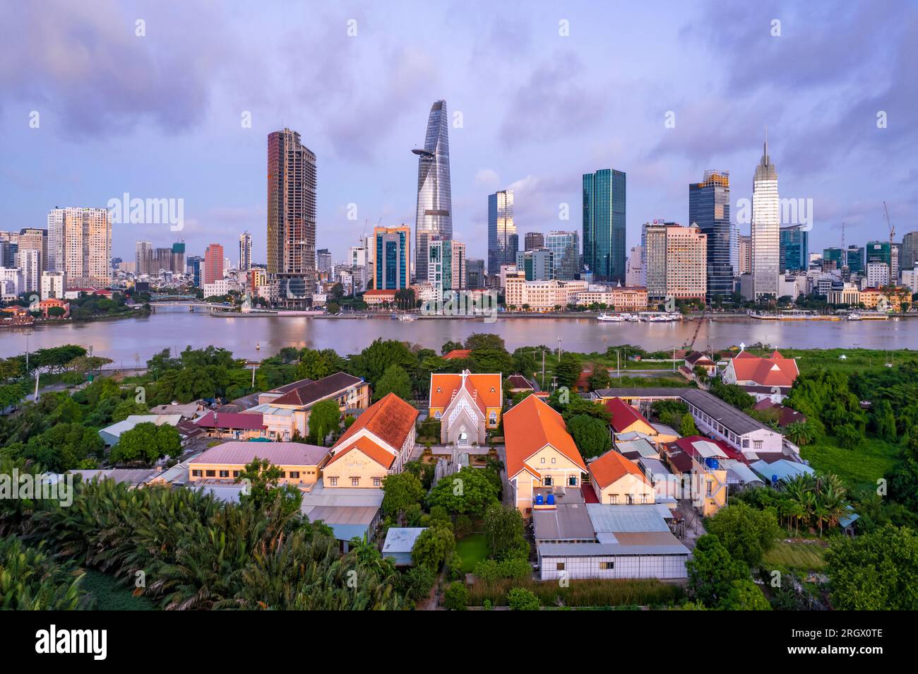 Sonnenaufgang am Saigon River, Ho Chi Minh Stadt, Vietnam. Stockfoto