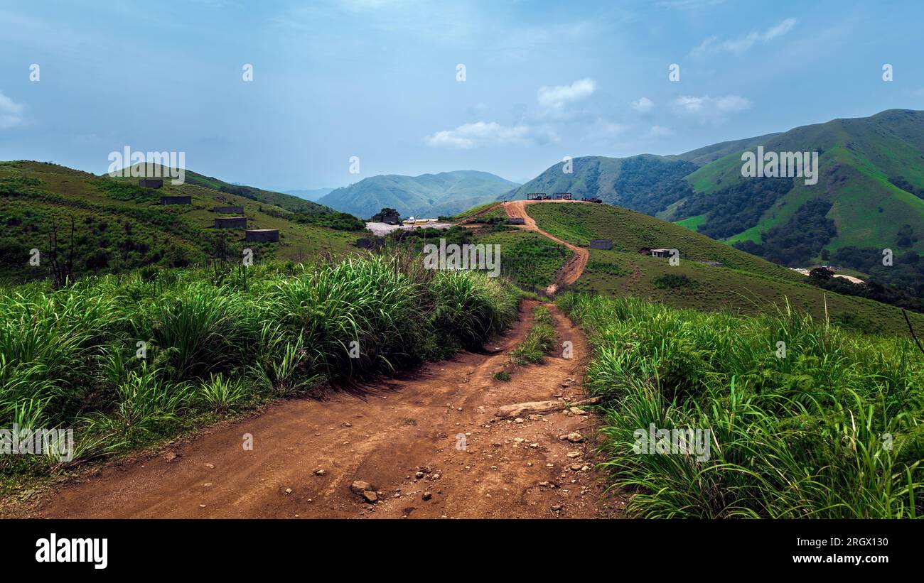 Fahrt zum Aussichtspunkt Parunthumpara Hill. Parunthumpara ist ein Dorf im indischen Bundesstaat Keralas Idukki-Bezirk. Stockfoto