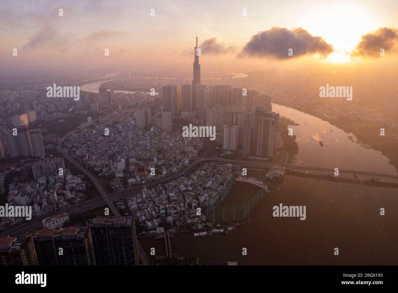 Sonnenaufgang am Saigon River, Ho Chi Minh Stadt, Vietnam. Stockfoto