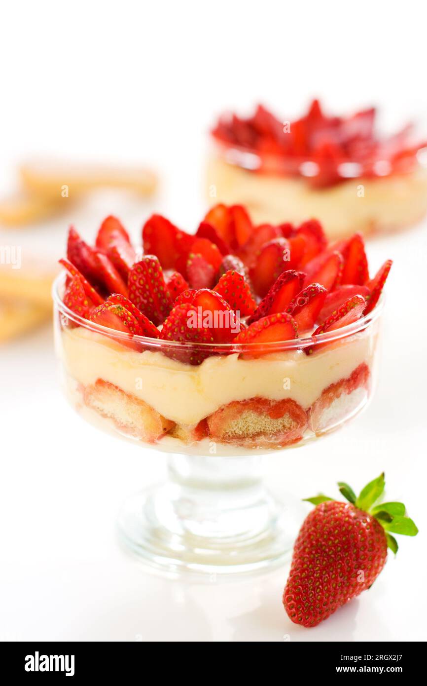 Erdbeere Tiramisu Dessert in einem Glas Stockfoto