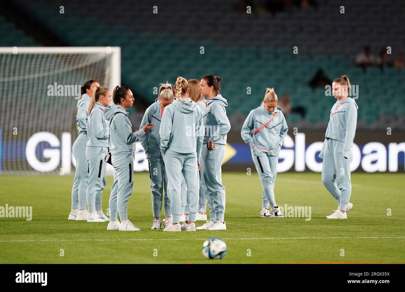Englische Spieler besichtigen das Spielfeld vor dem Viertelfinale der FIFA Women's World Cup im Stadium Australia, Sydney. Foto: Samstag, 12. August 2023. Stockfoto