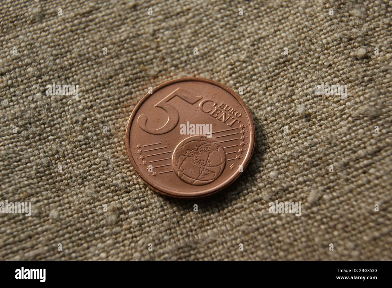 5 Cent auf Leinenstoff. Europäische Proof-Münze. Stockfoto