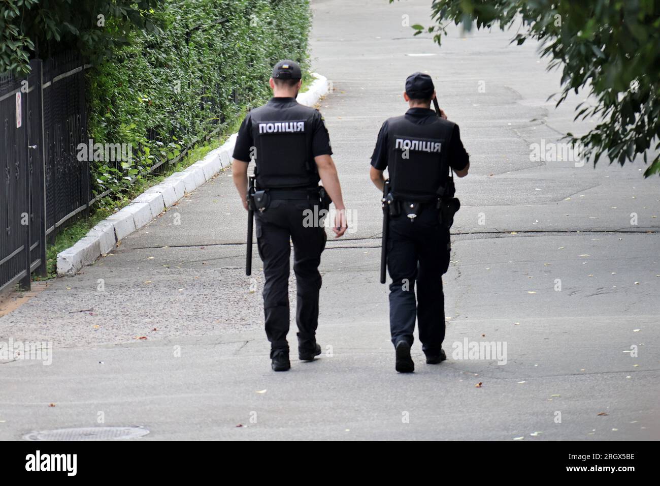 Nicht exklusiv: KIEW, UKRAINE - 11. AUGUST 2023 - Strafverfolger sind in der Kiew-Pechersk-Lavra, Kiew, Hauptstadt der Ukraine, im Dienst. Stockfoto