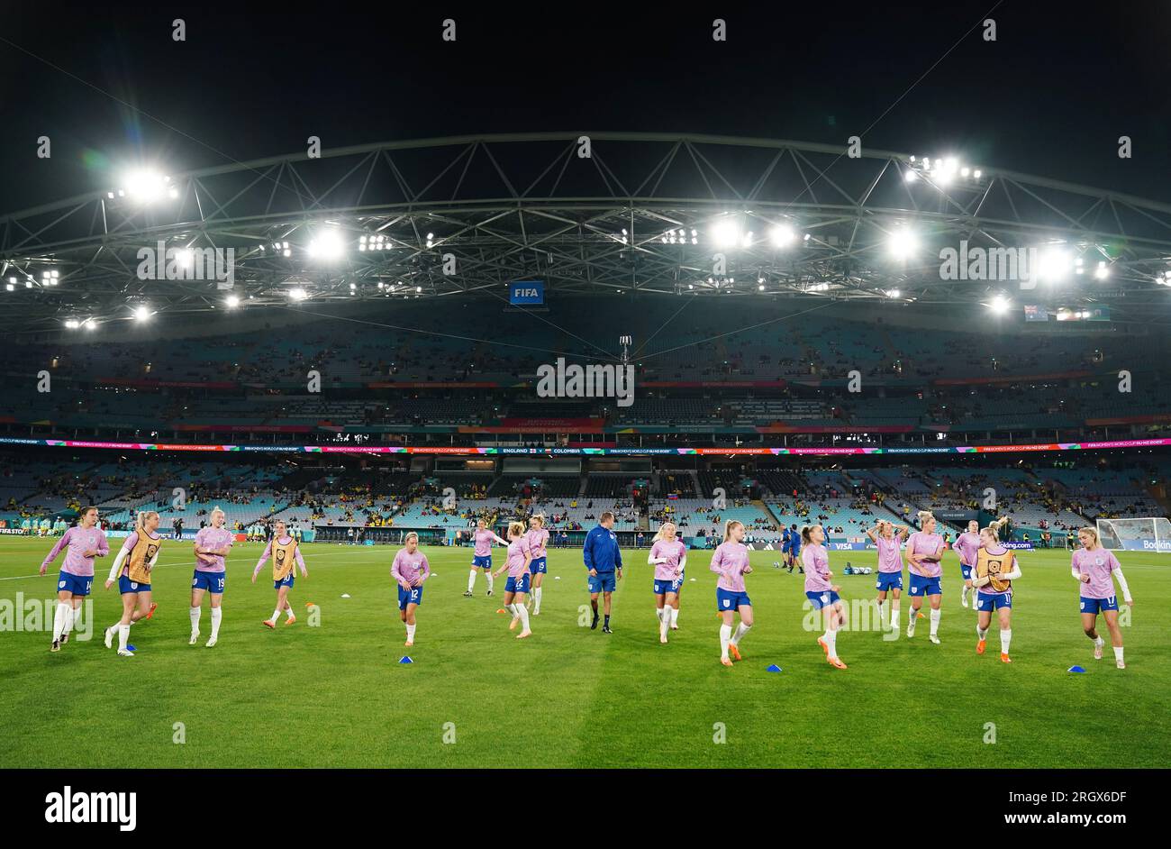 England wärmt sich vor dem Viertelfinale der FIFA Women's World Cup im Stadium Australia in Sydney auf. Foto: Samstag, 12. August 2023. Stockfoto