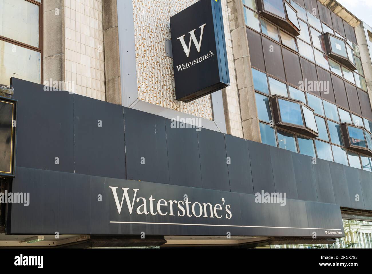 Wolverhampton, UK - 11. August 2023: Vordereingang zum Waterstone Bookstore in Wolverhampton, UK Stockfoto