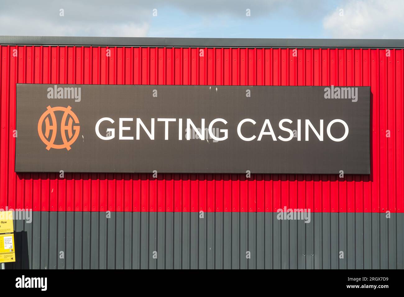 Wolverhampton, Großbritannien - 11. August 2023: Außenschild für Genting Casino in Wolverhampton, Großbritannien Stockfoto