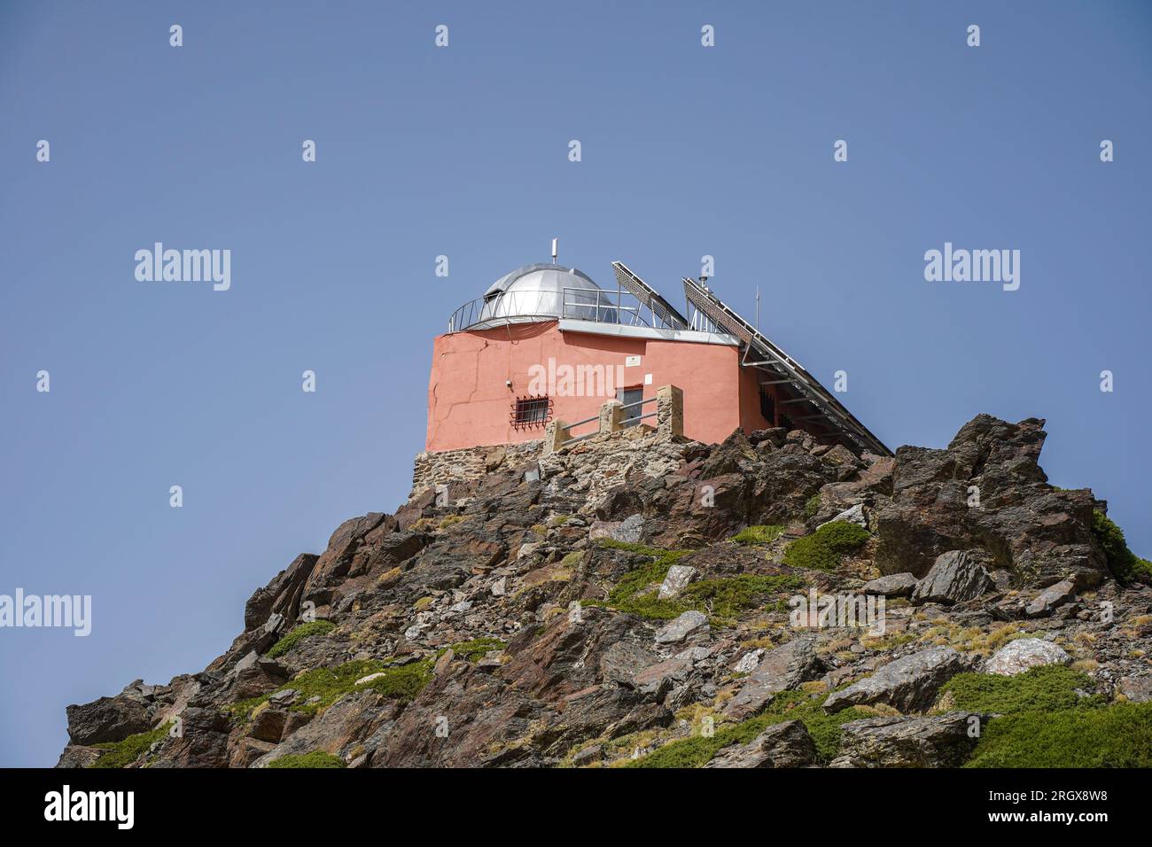 Alte restaurierte 1902 Sternwarte Mojon del Trigo, KYOTO-Spiegelteleskop, Sierra Nevada, Andalusien, Spanien. Stockfoto