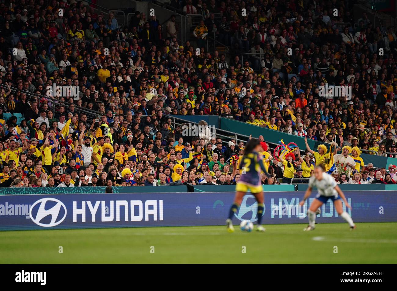 Fans aus Kolumbien sehen die Action beim Viertelfinale der FIFA Women's World Cup im Stadium Australia, Sydney. Foto: Samstag, 12. August 2023. Stockfoto