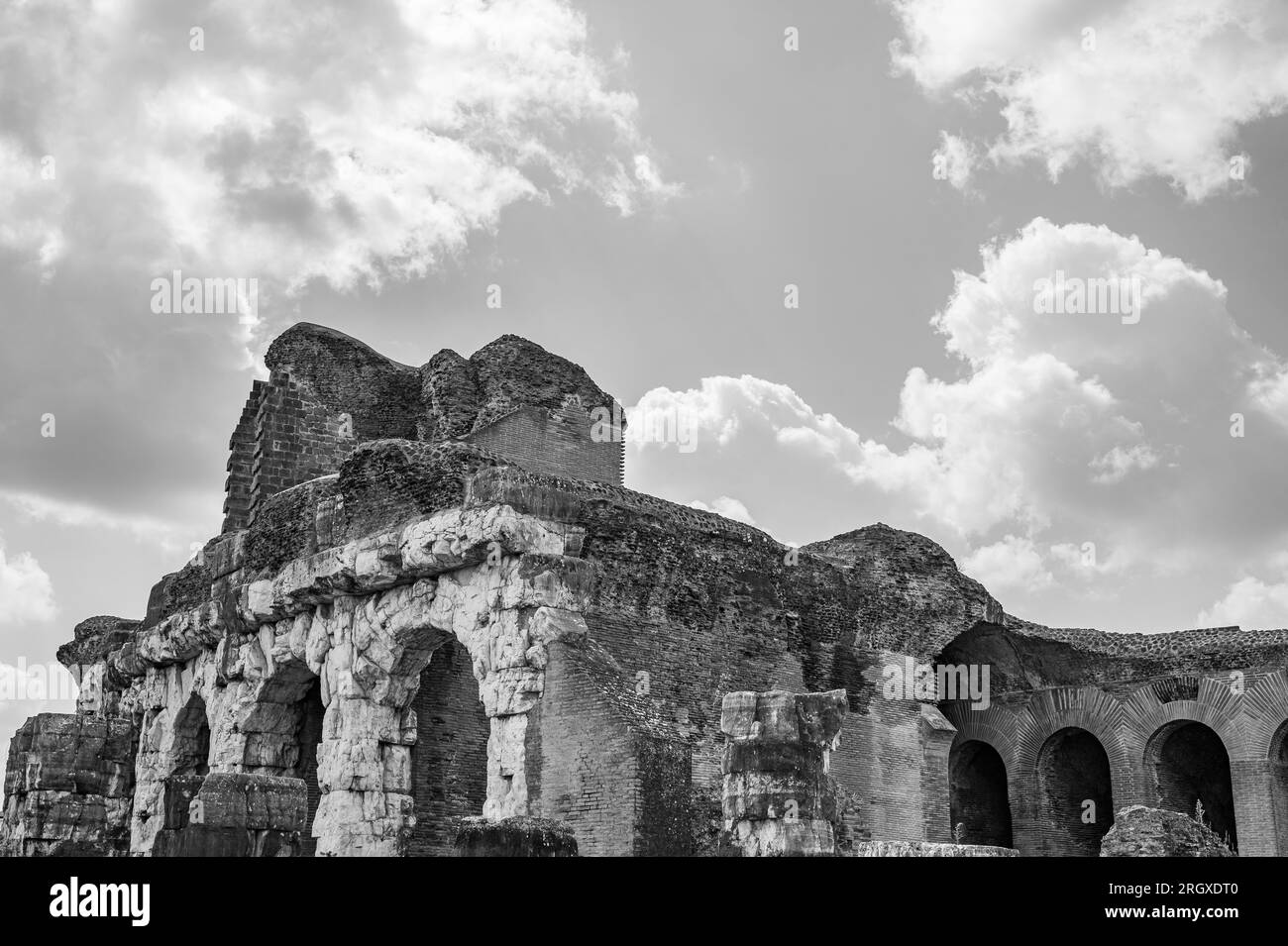 Das Campanian Amphitheater ist ein römisches Amphitheater in der Stadt Santa Maria Capua Vetere - zeitgleich mit dem antiken Capua - zweitgrößter Platz Stockfoto