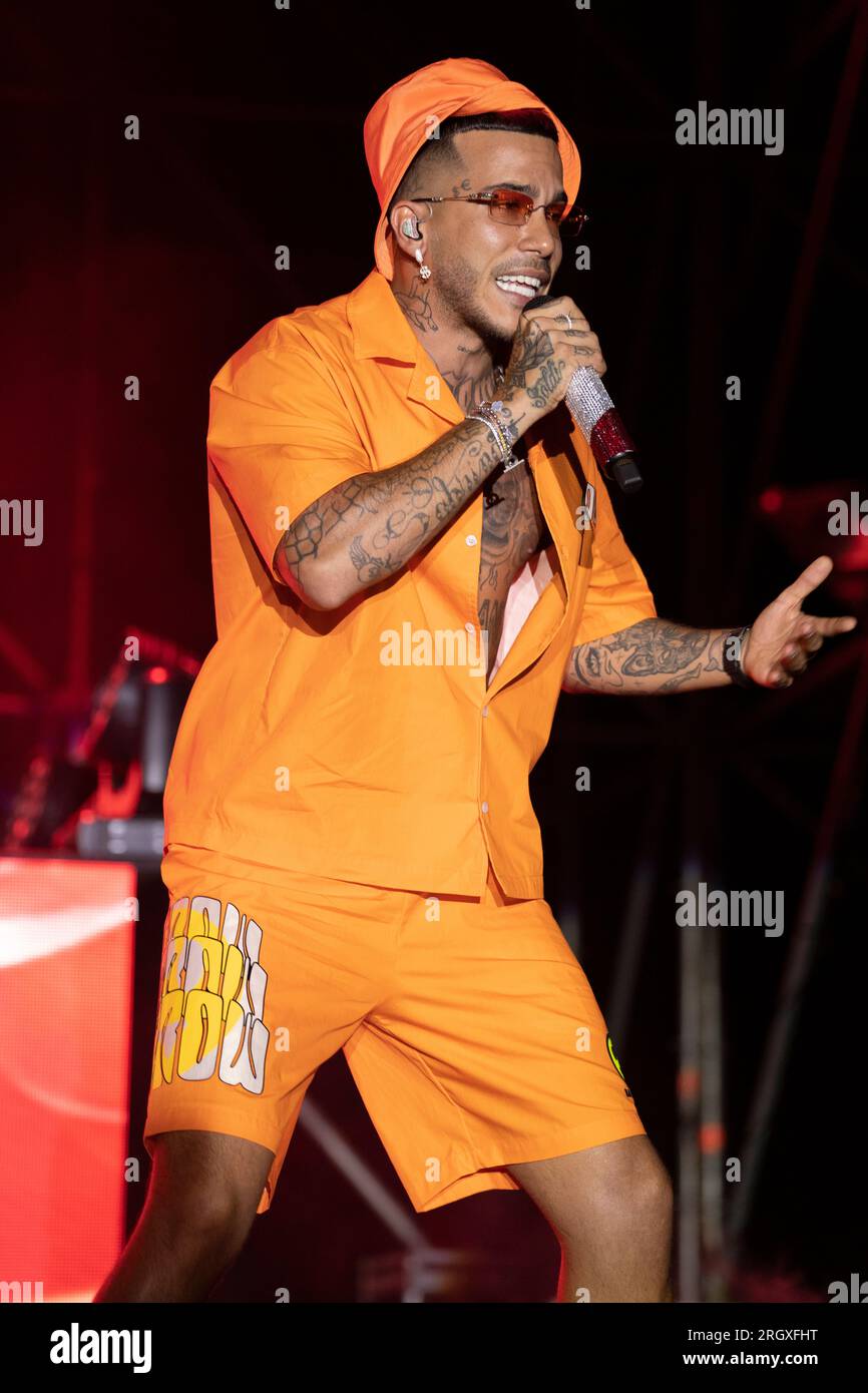 Baia Domizia, Italien. 11. Aug. 2023. Sfera Ebbasta tritt in der Arena Dei Pini von Baia Domizia auf. (Foto: Francesco Cigliano/Pacific Press) Kredit: Pacific Press Media Production Corp./Alamy Live News Stockfoto