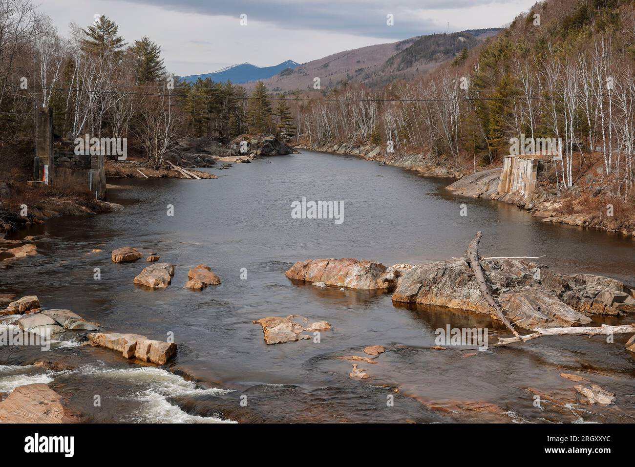 Die Pemigewasset River Headwaters befinden sich im Profile Lake im Franconia Notch State Park. Dieser Fluss fließt durch den State Park. Es gibt Wasserfalle Stockfoto