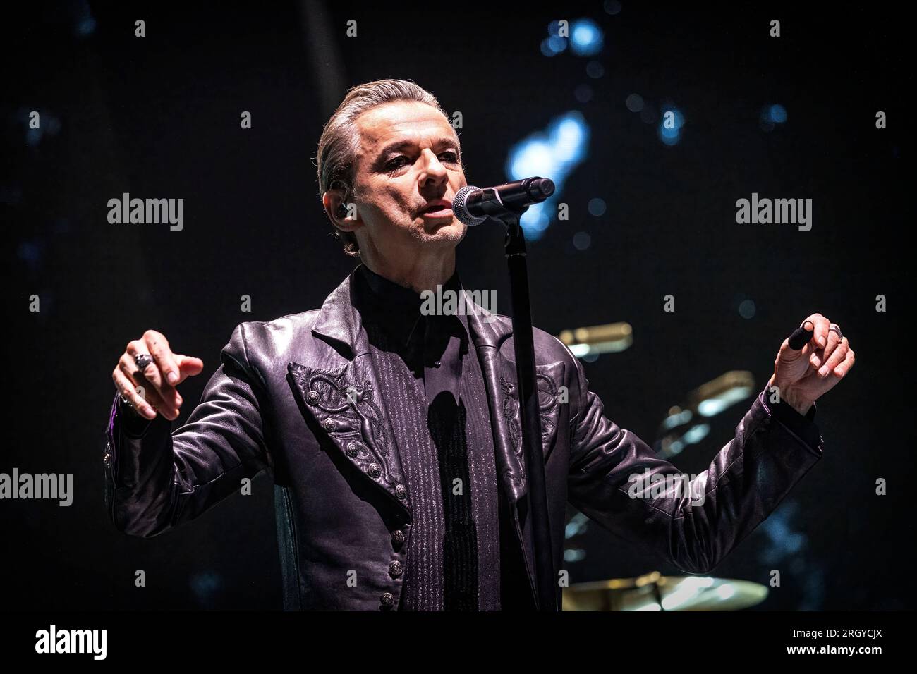 Oslo, Norwegen. 11. Aug. 2023. Die englische Band Depeche Mode führt ein Live-Konzert in der Telenor Arena in Oslo auf. Hier sehen Sie den Sänger und Songwriter Dave Gahan live auf der Bühne. (Foto: Gonzales Photo/Alamy Live News Stockfoto