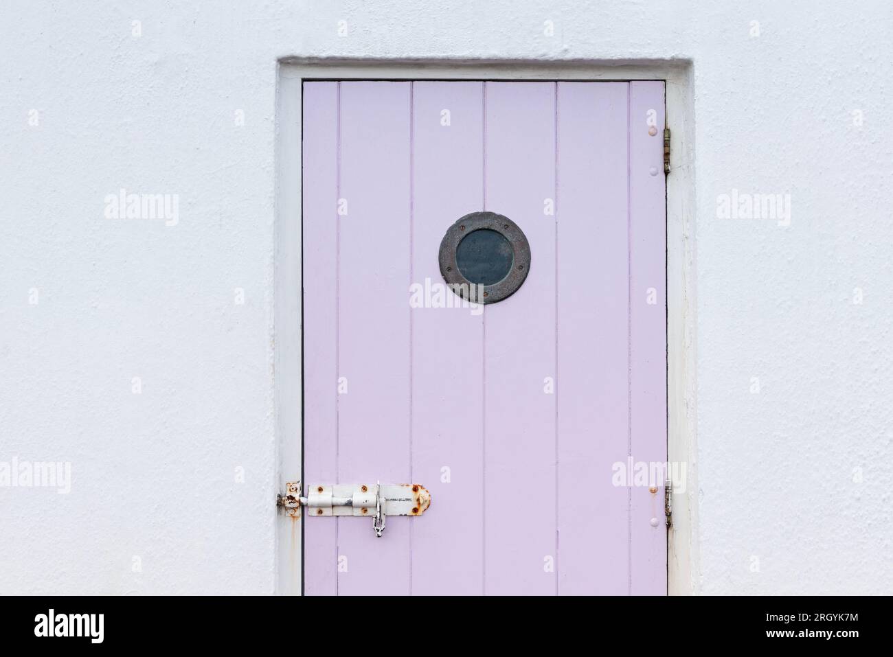 Violette Tür Stockfoto