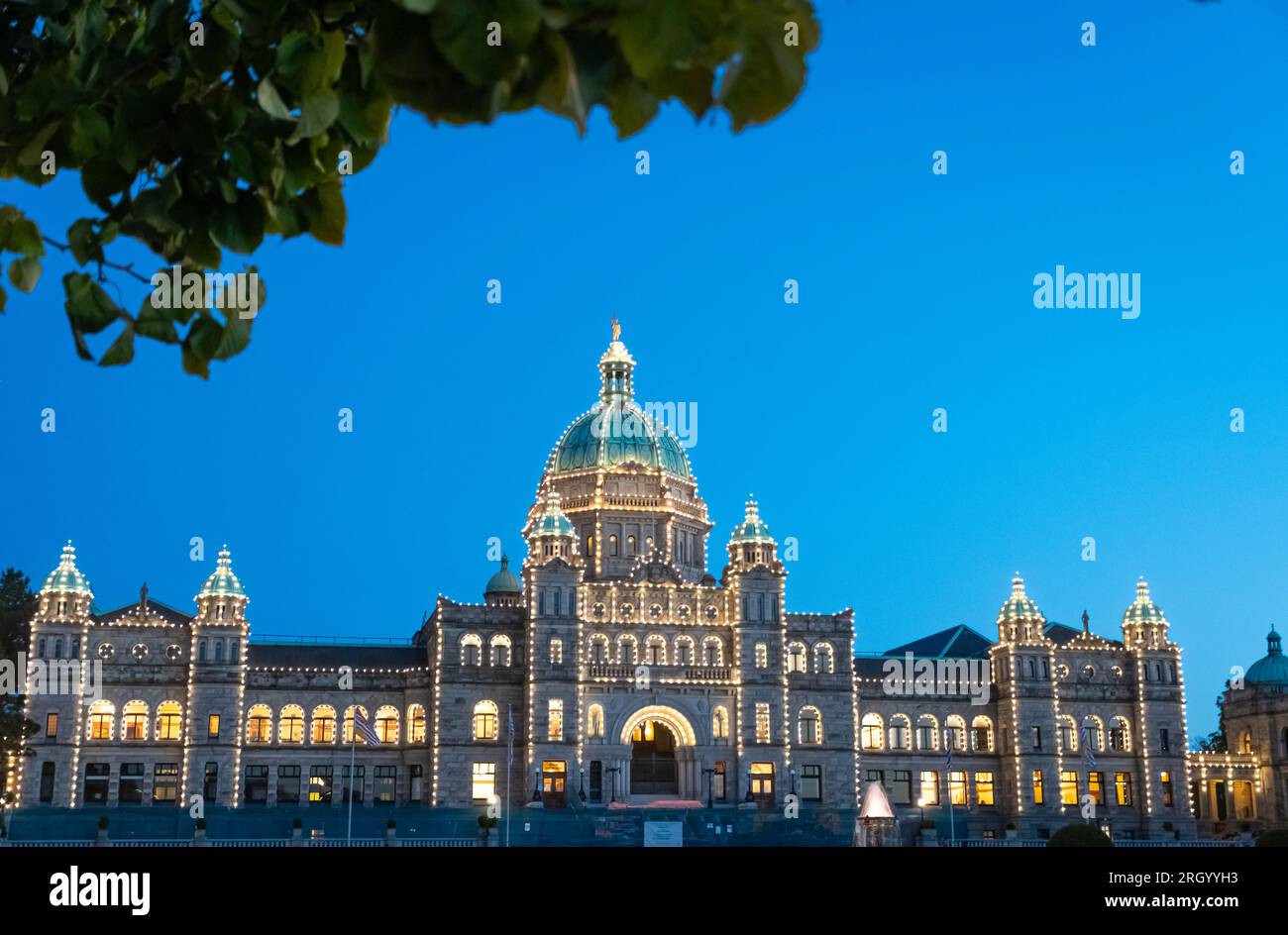 Das British Columbia Parlament wurde nachts beleuchtet, Victoria, Kanada Stockfoto