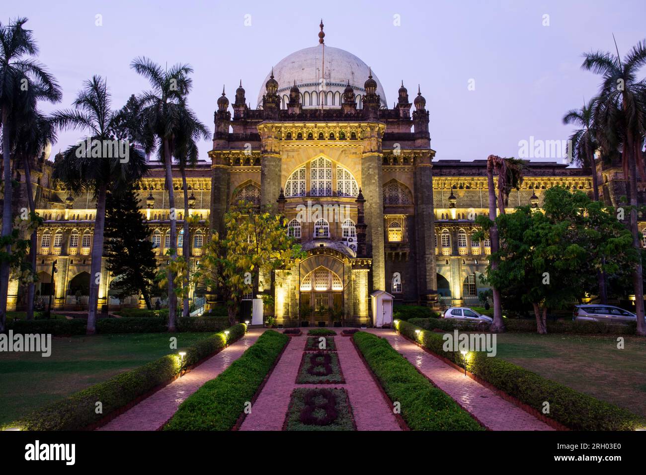 Mumbai, Indien 18 2017. Juli - Heriage-Klasse, einstöckiges beleuchtetes Gebäude des CSMVS Museums, früher Prinz von wales Museum von Mumbai, Indien Stockfoto
