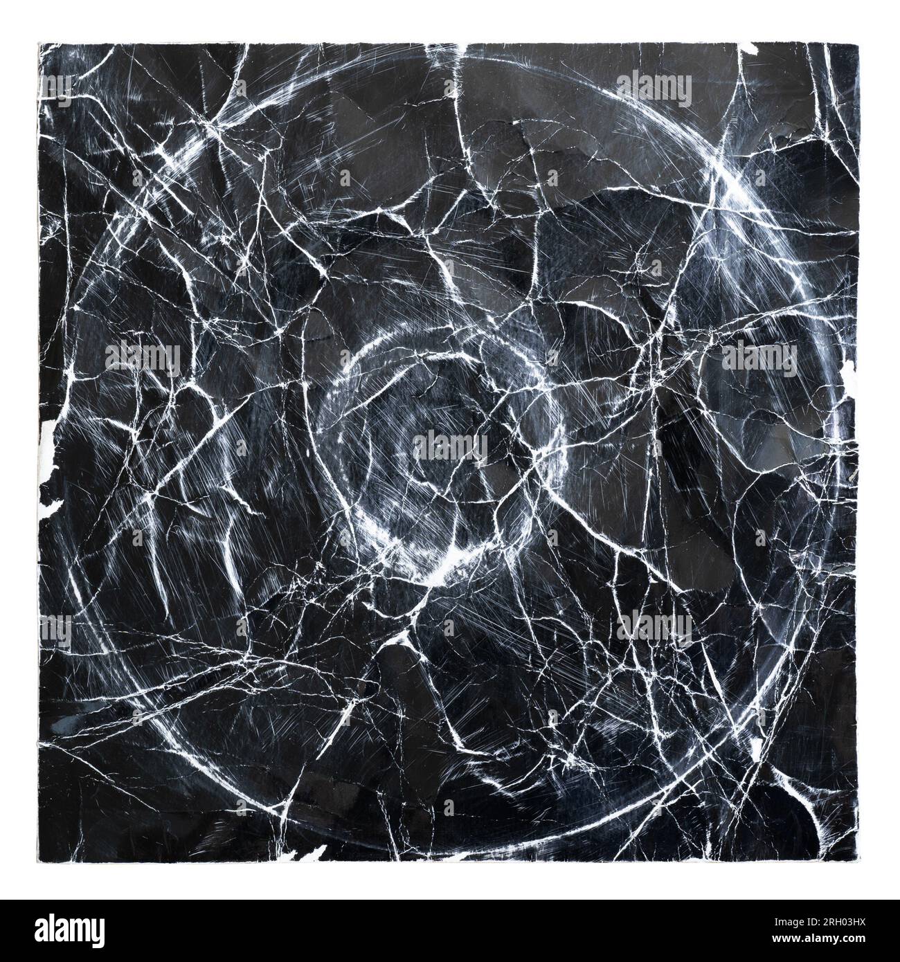 Beschädigtes schwarzes Vinyl-Album-Cover auf weißem Hintergrund mit Beschneidungspfad Stockfoto