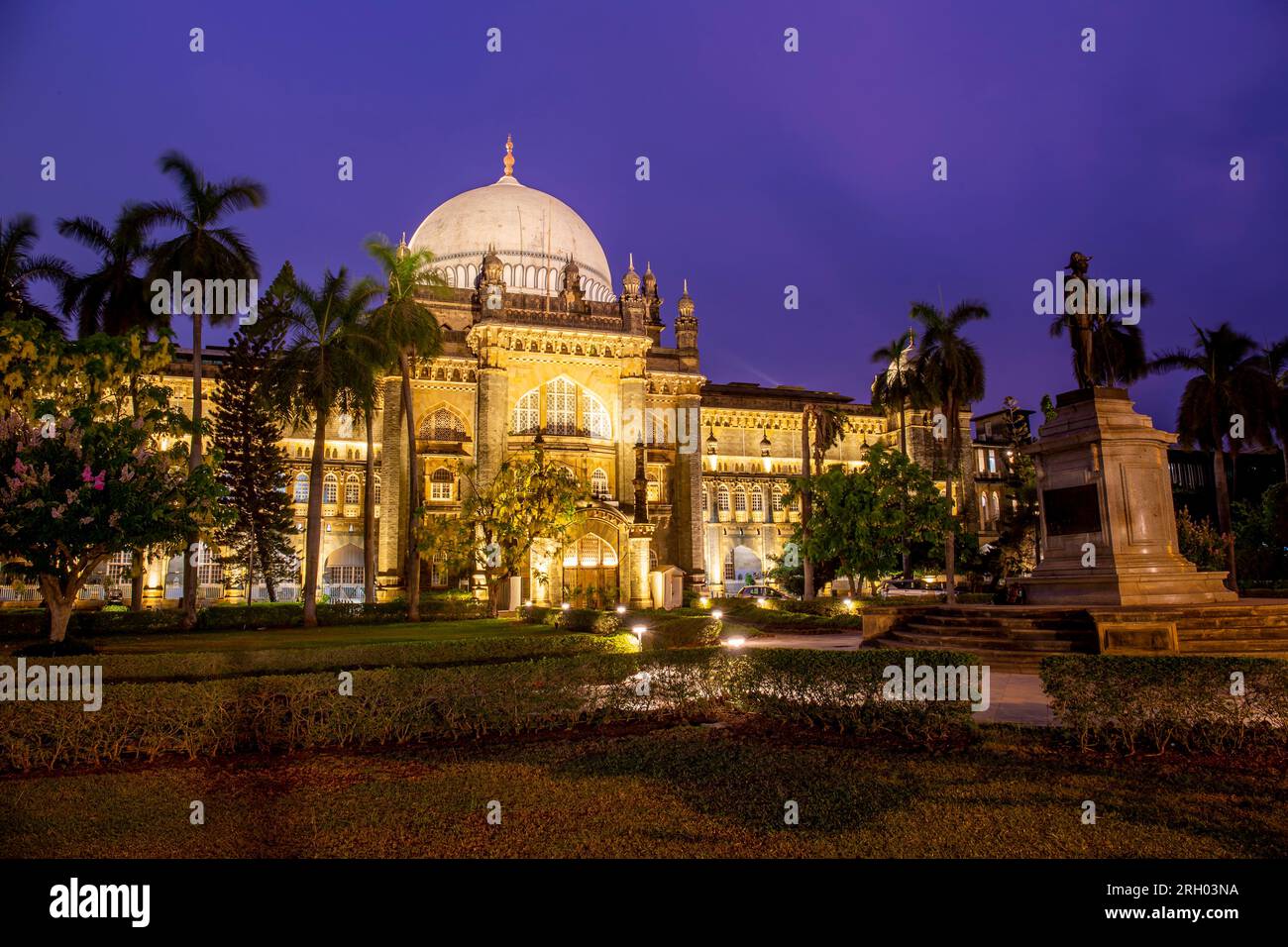 Mumbai, Indien 18 2017. Juli - Heriage-Klasse, einstöckiges beleuchtetes Gebäude des CSMVS Museums, früher Prinz von wales Museum von Mumbai, Indien Stockfoto