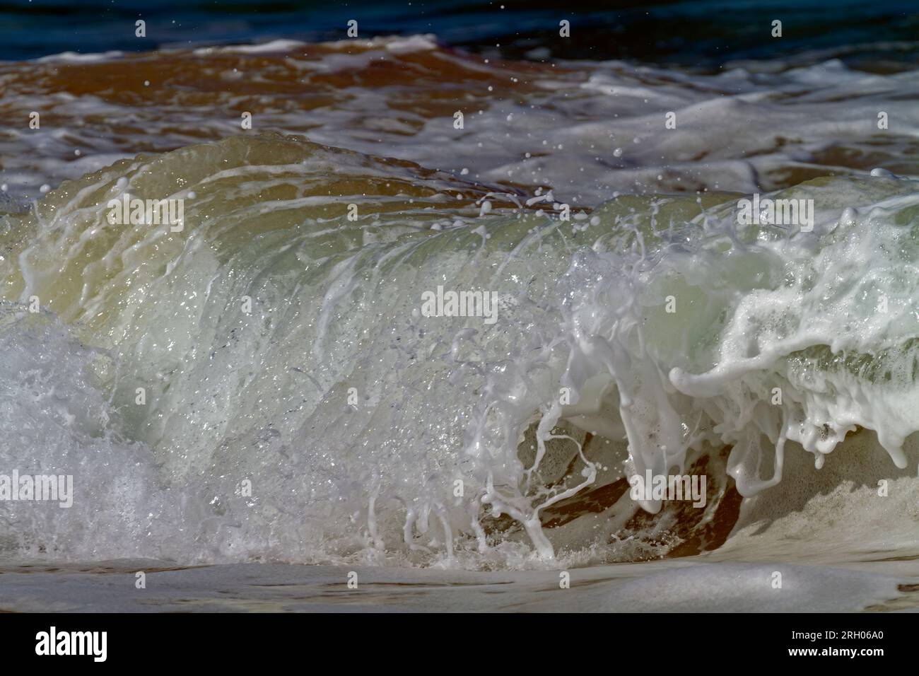 Surfen an der Pazifikküste von Hawaii. Stockfoto