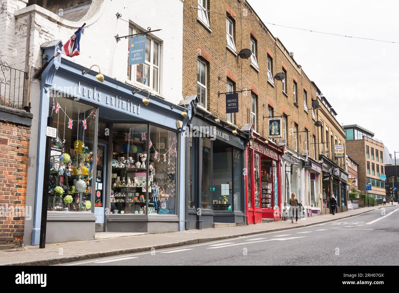 Kleine Geschäfte und Geschäfte in der Eton Street, Richmond, Surrey, TW9, England, UK Stockfoto