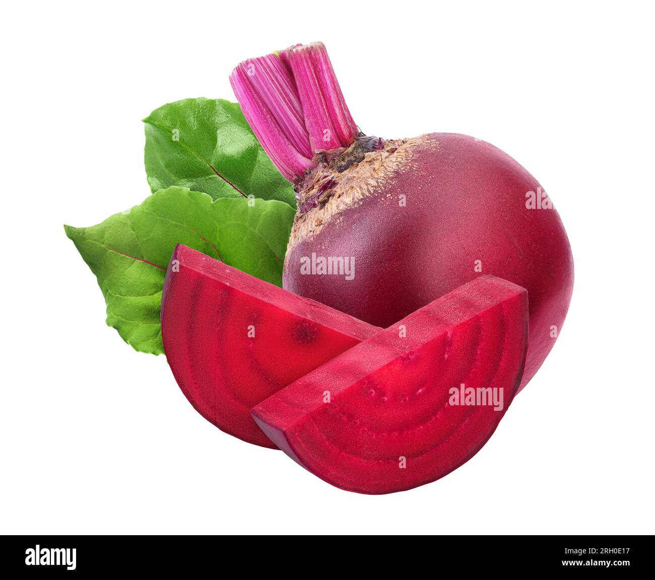 Rote Bete mit isolierter Schicht auf weißem Hintergrund und voller Schärfentiefe Stockfoto