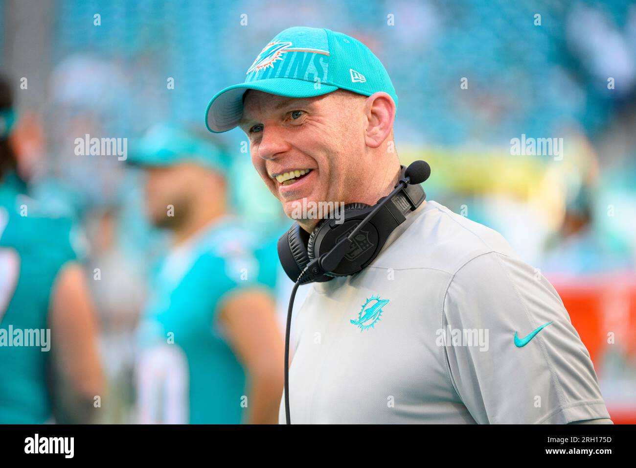 Miami Dolphins offensive line coach Butch Barry smiles on the sidelines during an NFL pre-season football game against the Atlanta Falcons , Friday, Aug. 11, 2023, in Miami Gardens, Fla. (AP Photo/Doug Murray) Stockfoto