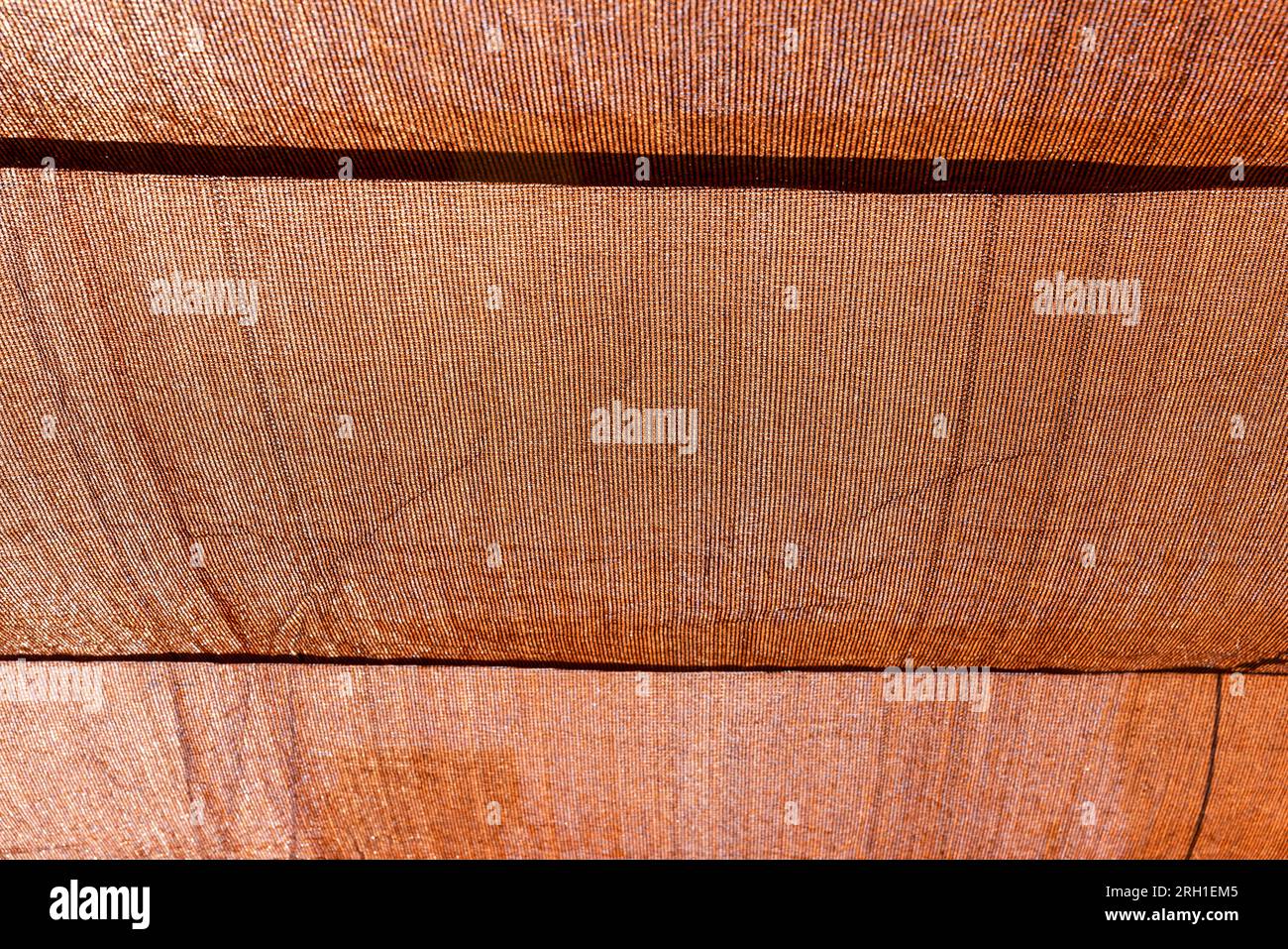 Schattennetzstruktur, volle Bildabdeckung, Schutz der Pflanzen vor der Sonne Stockfoto