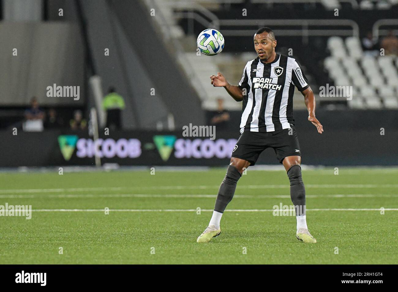 Rio De Janeiro, Brasilien. 13. Aug. 2023. RJ - RIO DE JANEIRO - 08/12/2023 - BRAZILEIRO A 2023, BOTAFOGO X INTERNACIONAL - Botafogo-Spieler Marlon Freitas während eines Spiels gegen Internacional im Engenhao-Stadion für die brasilianische Meisterschaft A 2023. Foto: Thiago Ribeiro/AGIF/Sipa USA Guthaben: SIPA USA/Alamy Live News Stockfoto