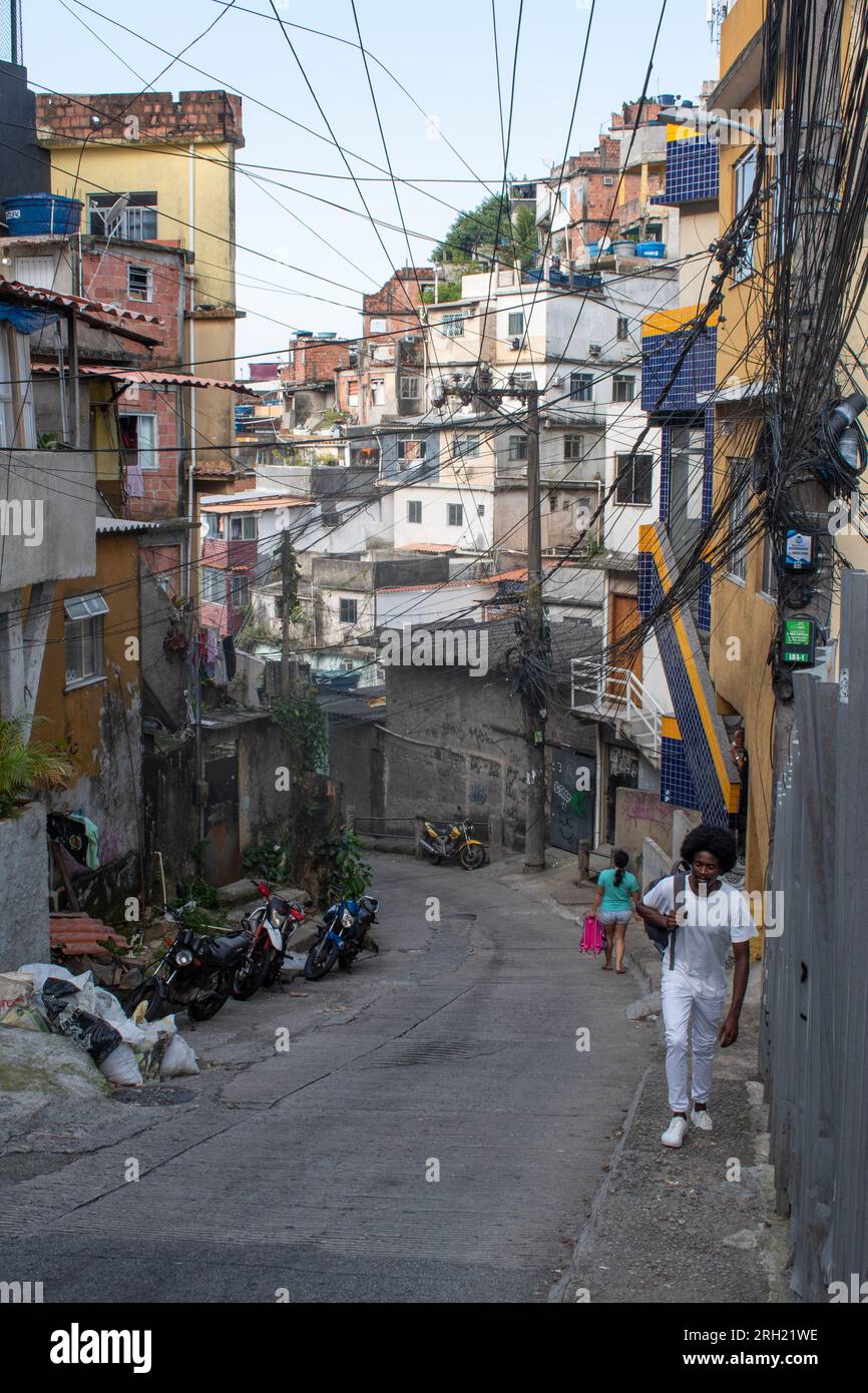 Brasilien: Das tägliche Leben in den Straßen von Rocinha, der berühmten Favela im südlichen Teil von ​​Rio de Janeiro, dem größten Slum des Landes Stockfoto