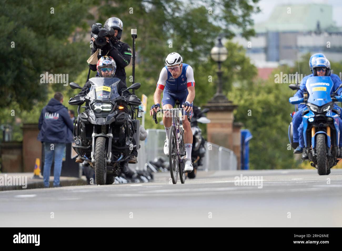 Bei der UCI-Radweltmeisterschaft in Glasgow, Schottland, hat Axel Lasured (Frankreich) den Sieg bei einem attributiven Straßenrennen unter 23 Jahren beansprucht. Stockfoto