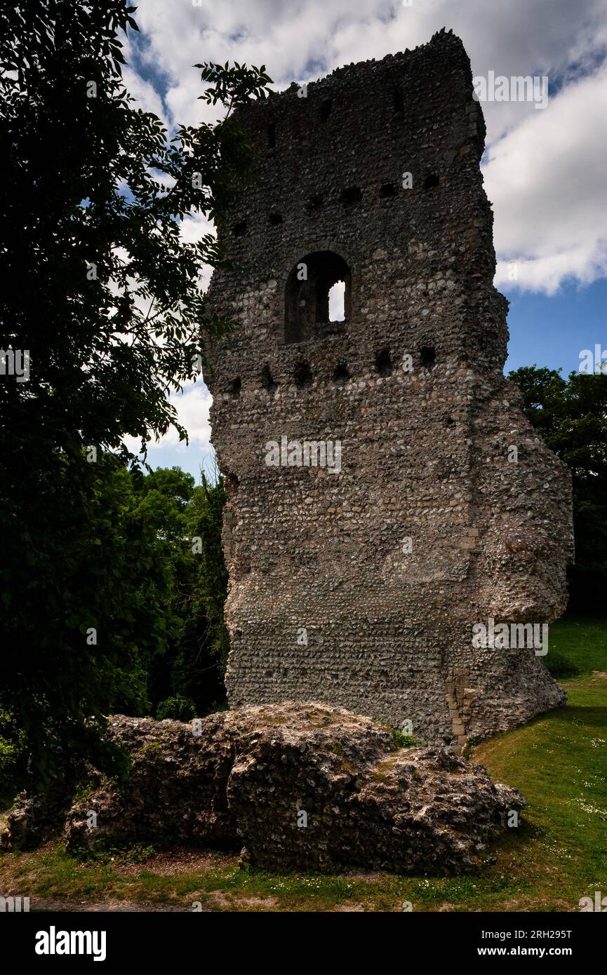 Hoher Torhaus-Turm der Norman Castle in Bramber in West Sussex, England, gebaut aus Kreide, Kalkstein, einheimischem Feuerstein und kostbarem Caen-Stein. Stockfoto