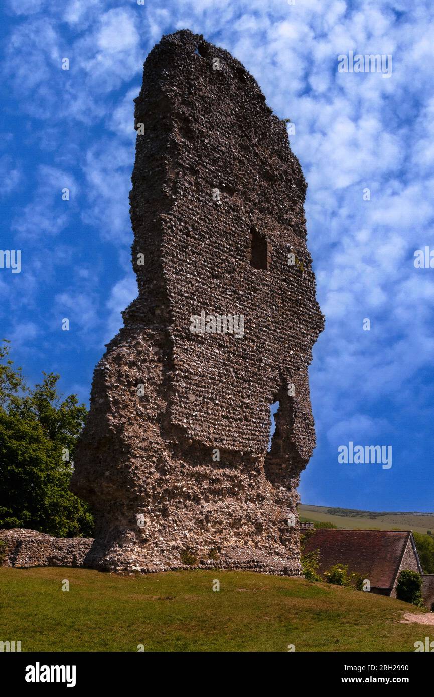 Der Torhaus-Turm von Bramber Castle, West Sussex, England, wurde kurz nach der normannischen Invasion von 1066 errichtet. Stockfoto