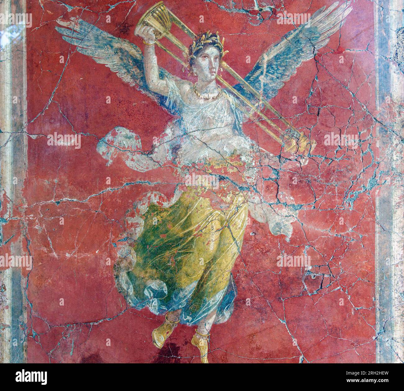 Ausgrabungsstätte Pompeji, Kampanien, Italien. Fresko mit Flügelsieg im großen Palaestra oder Palestra Grande. Pompeji, Herculaneum und Stockfoto