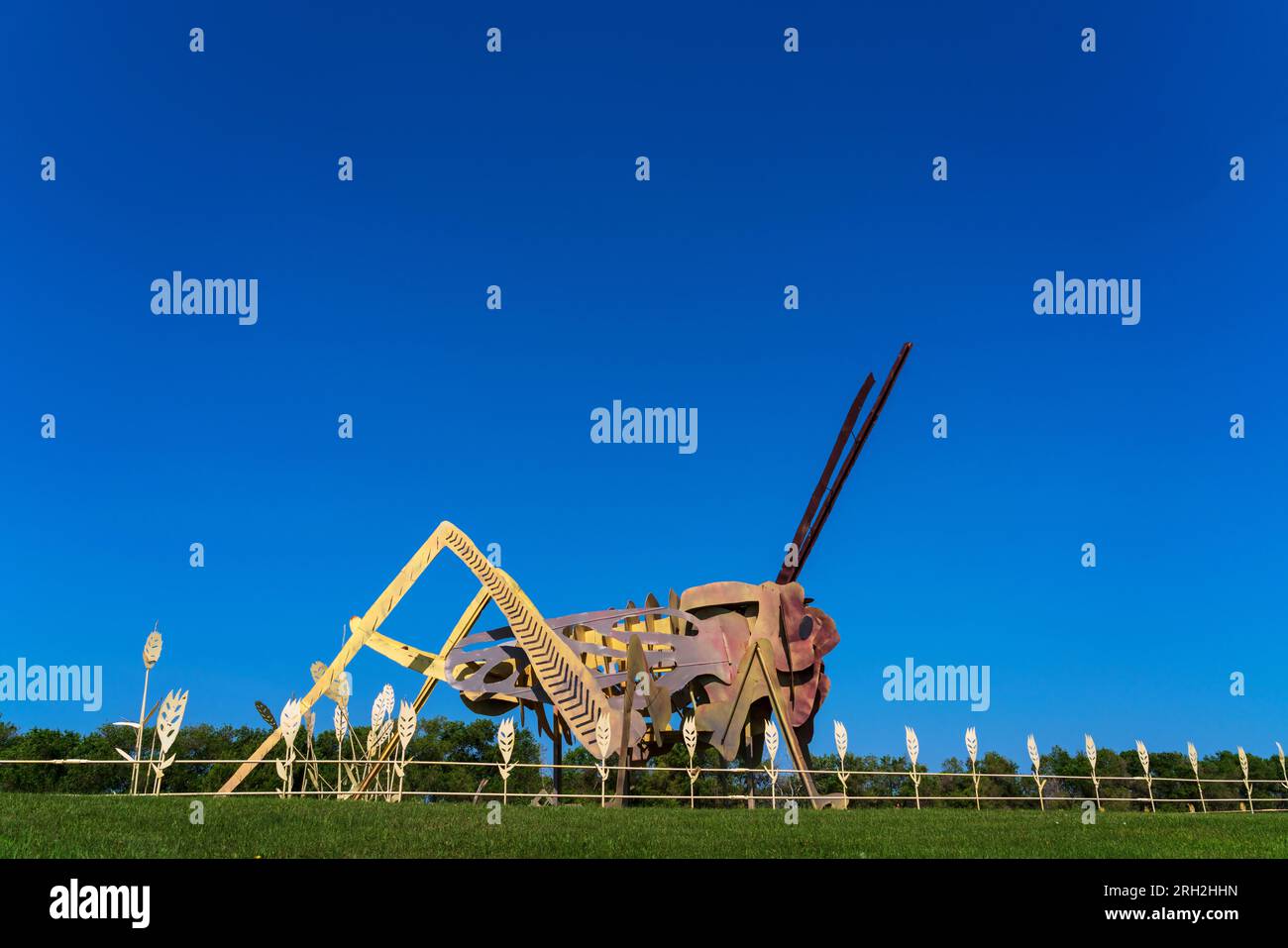 Grashüpfer in der Feldskulptur am Enchanted Highway in North Dakota Stockfoto