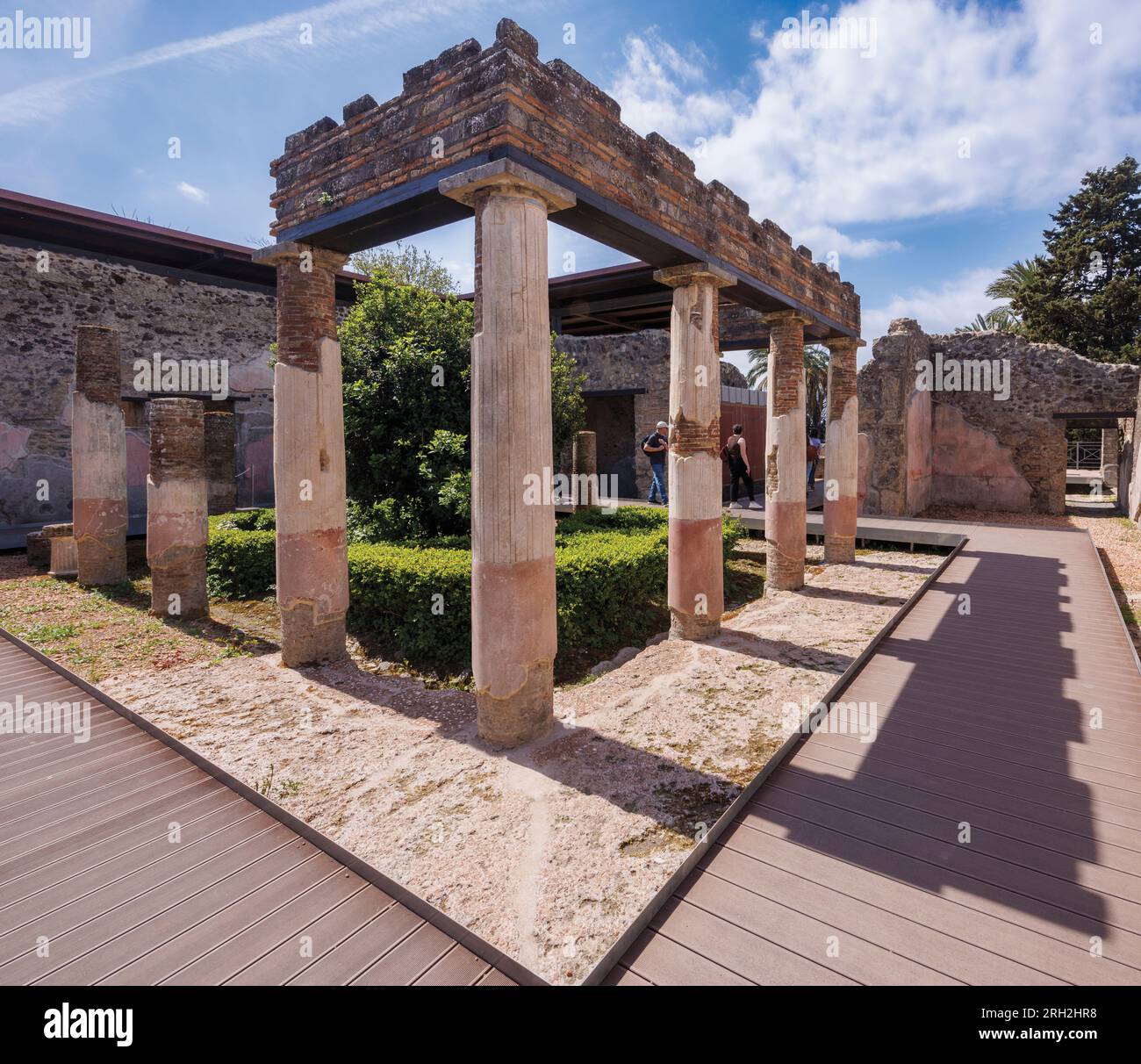 Ausgrabungsstätte Pompeji, Kampanien, Italien. Der Peristyle in der Villa di Diomede, der Villa von Diomedes. Pompeji, Herculaneum und Torre Annunziata A. Stockfoto