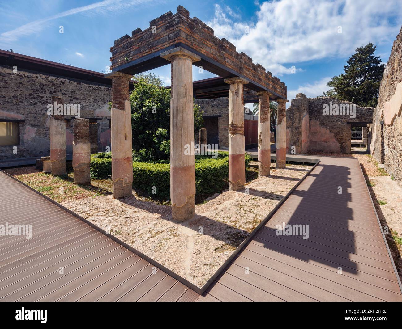 Ausgrabungsstätte Pompeji, Kampanien, Italien. Der Peristyle in der Villa di Diomede, der Villa von Diomedes. Pompeji, Herculaneum und Torre Annunziata A. Stockfoto