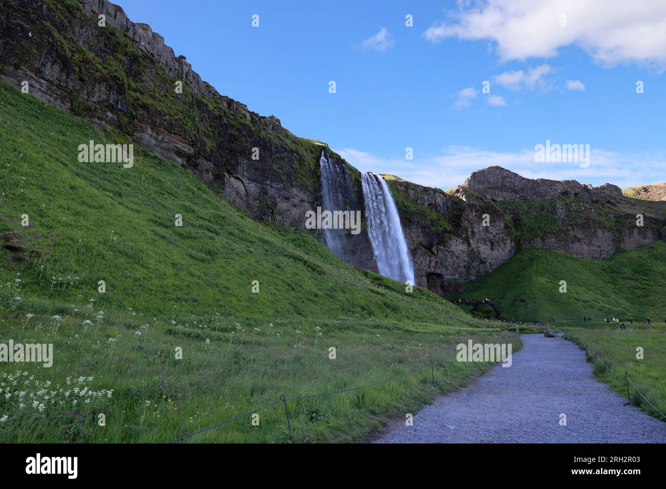 Seljalandsfoss Wasserfall in der Gemeinde Rangárþing Eystra an der Ringstraße zwischen Hvolsvöllur und Skógar-Island Stockfoto