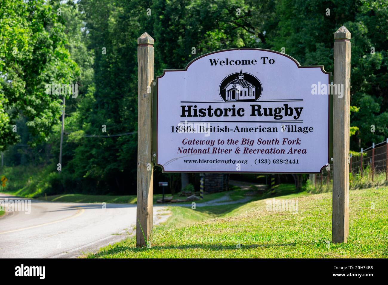 Rugby, Tennessee, USA - 29. Juli 2023: Wegweiser in diese kleine historische Stadt. Stockfoto