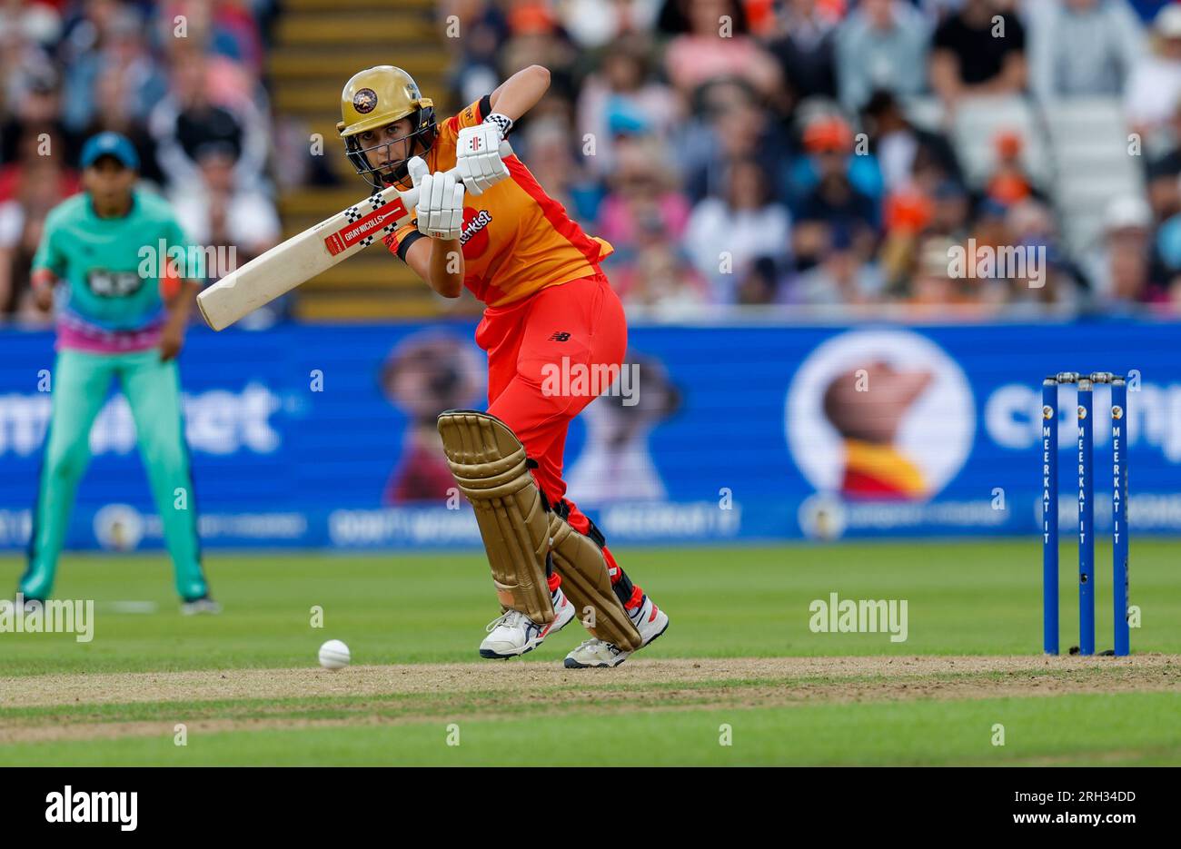 Edgbaston, Birmingham, Großbritannien. 13. Aug. 2023. The 100 Damen Cricket, Birmingham Phoenix gegen Oval Invincibles; Tess Flintoff von Birmingham Phoenix Credit: Action Plus Sports/Alamy Live News Stockfoto