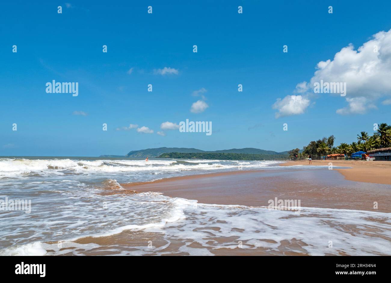 Küste des Arabischen Meeres an sonnigen Sommertagen in Süd-GOA, Agonda in Indien Stockfoto