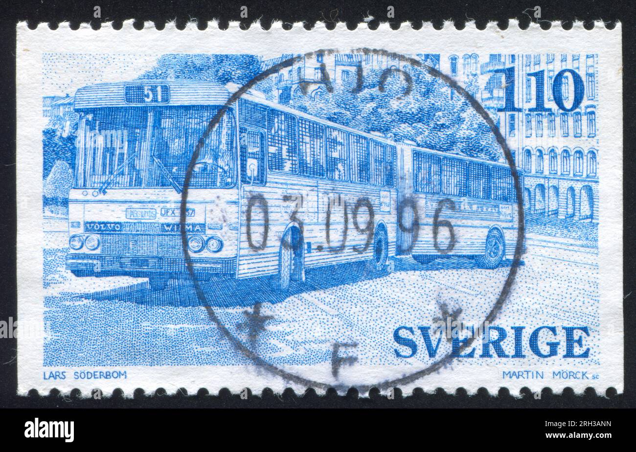 SCHWEDEN - CIRCA 1977: Von Schweden gedruckter Stempel, zeigt Tandembus, circa 1977 Stockfoto