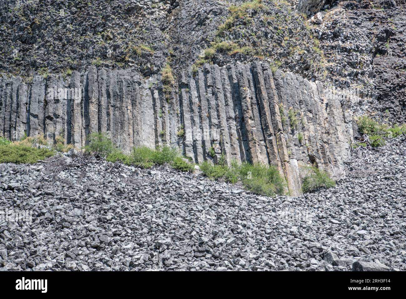 Basalt-Felsformationen in den Säulen der Giants, ein ungewöhnliches geologisches Merkmal des Sonora Pass in den Sierra Nevada Mountains von Kalifornien. Stockfoto