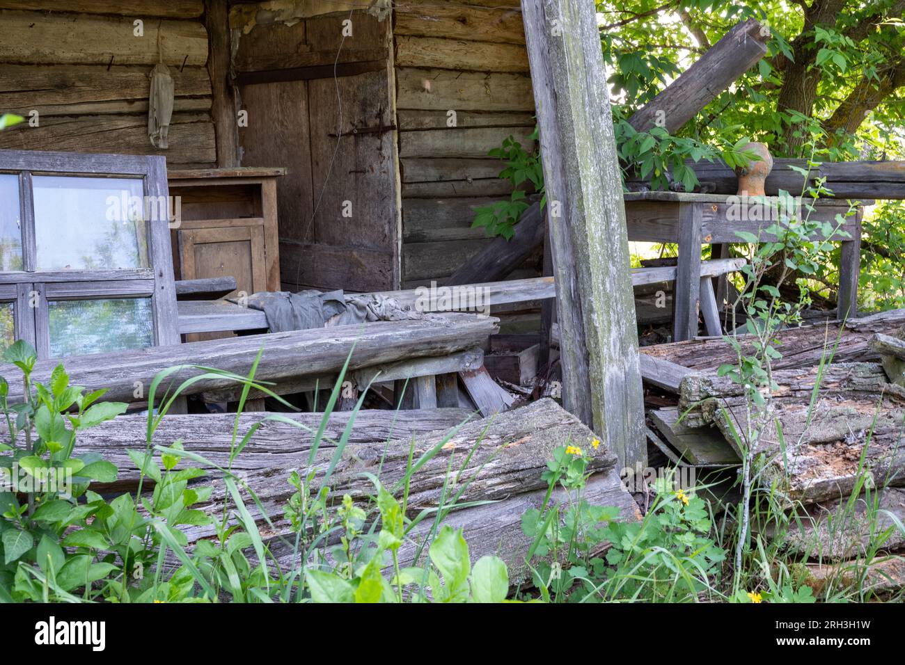 Verlassene Privathäuser in der Ausschlusszone von Belarus Stockfoto