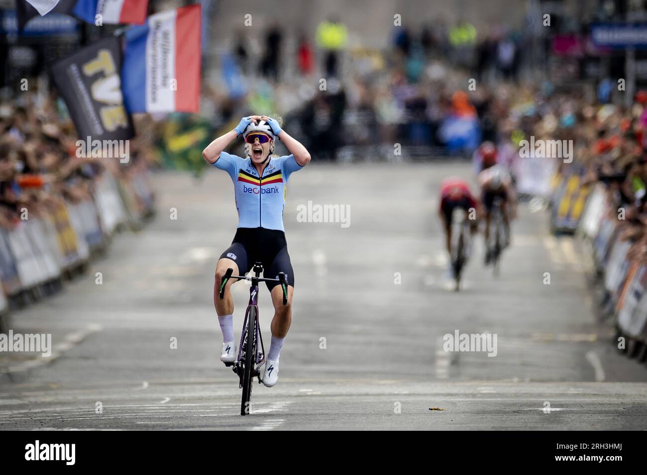 GLASGOW – Lotte Kopecky (BEL) gewinnt den Rennsport bei den Radweltmeisterschaften. Die schottische Stadt wird vom 3. Bis 13. August Schauplatz einer Weltmeisterschaft mit mehreren Radsportarten sein. ANP ROBIN VAN LONKHUIJSEN Stockfoto