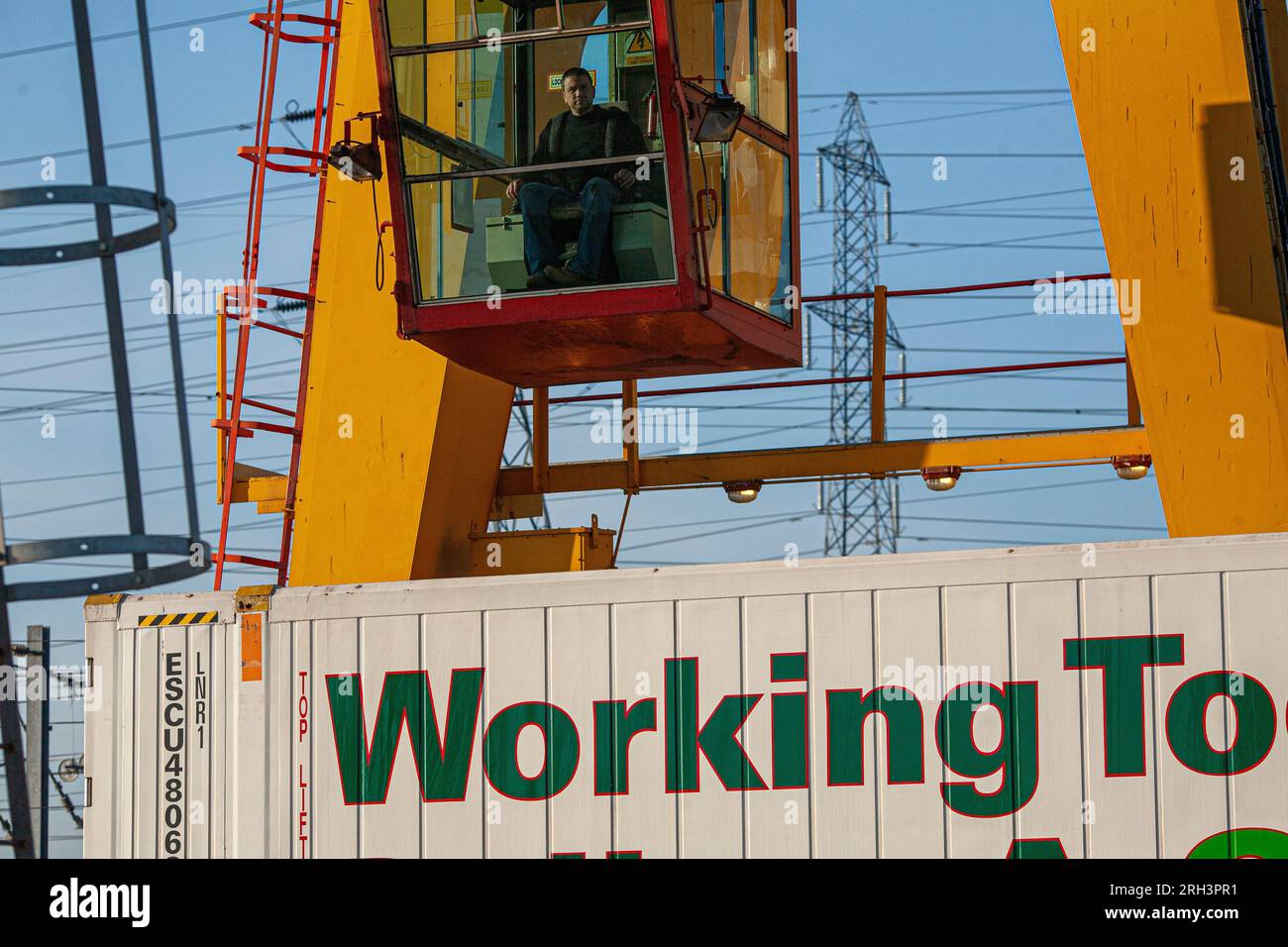 Eddie Stobart startete eine kohlenstoffarme Bahnfrachtreise durch Europa mit spanischem Obst und Gemüse auf der Schiene nach Dagenham, Ost-London. Stockfoto